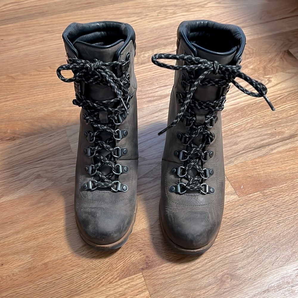 Sorel moto wedges
